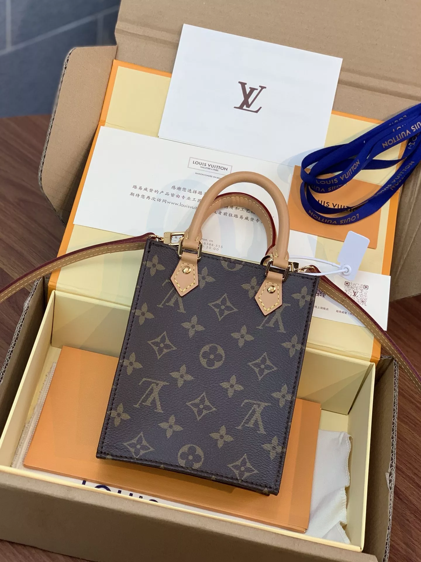 LV Petit Sac Plat Monogram Empreinte - ReplicaBags.is - Image 3