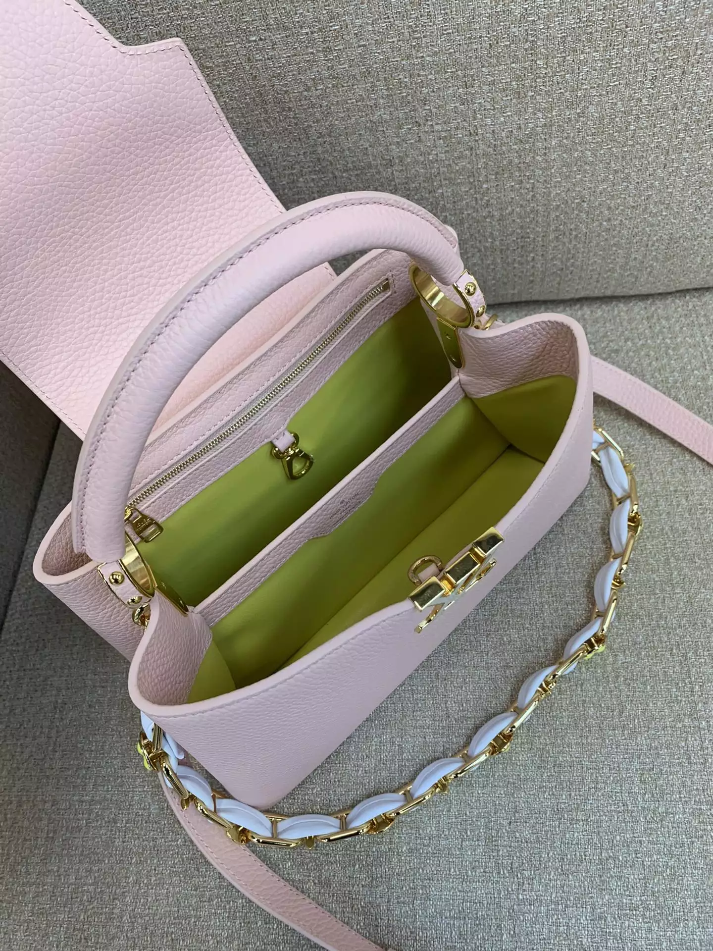 Capucines MM Blossom Chain Handbag Jasmine Pink - Repbags.is - Image 8