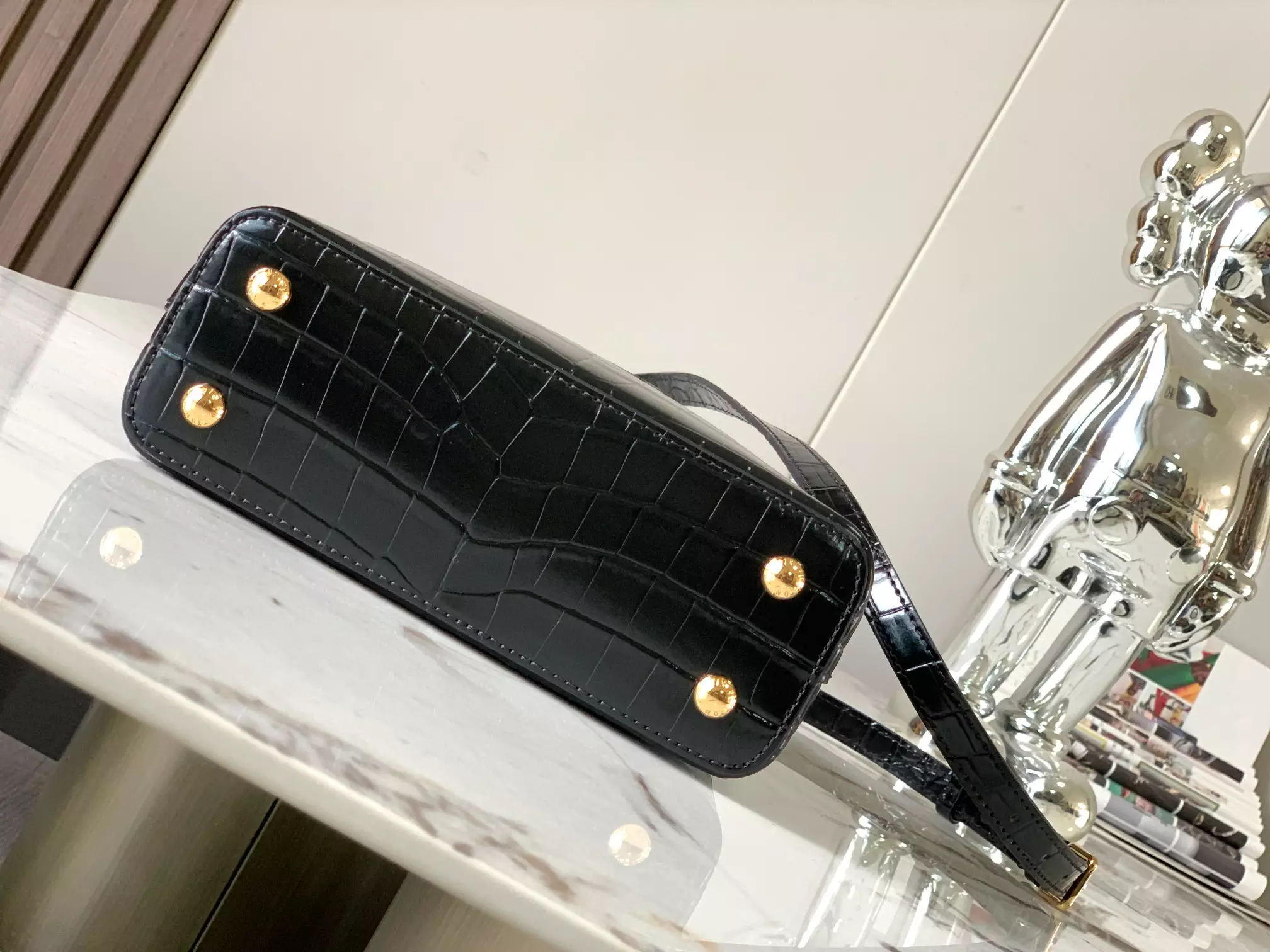 LV Capucines Mini Crocodilien Mat in Black - Repbags.is - Image 11