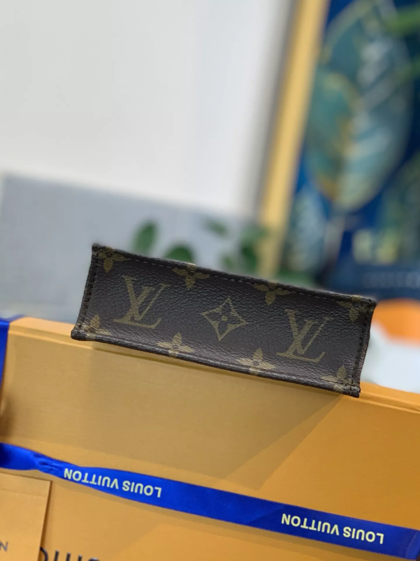 LV Petit Sac Plat Monogram Empreinte - ReplicaBags.is - Image 8