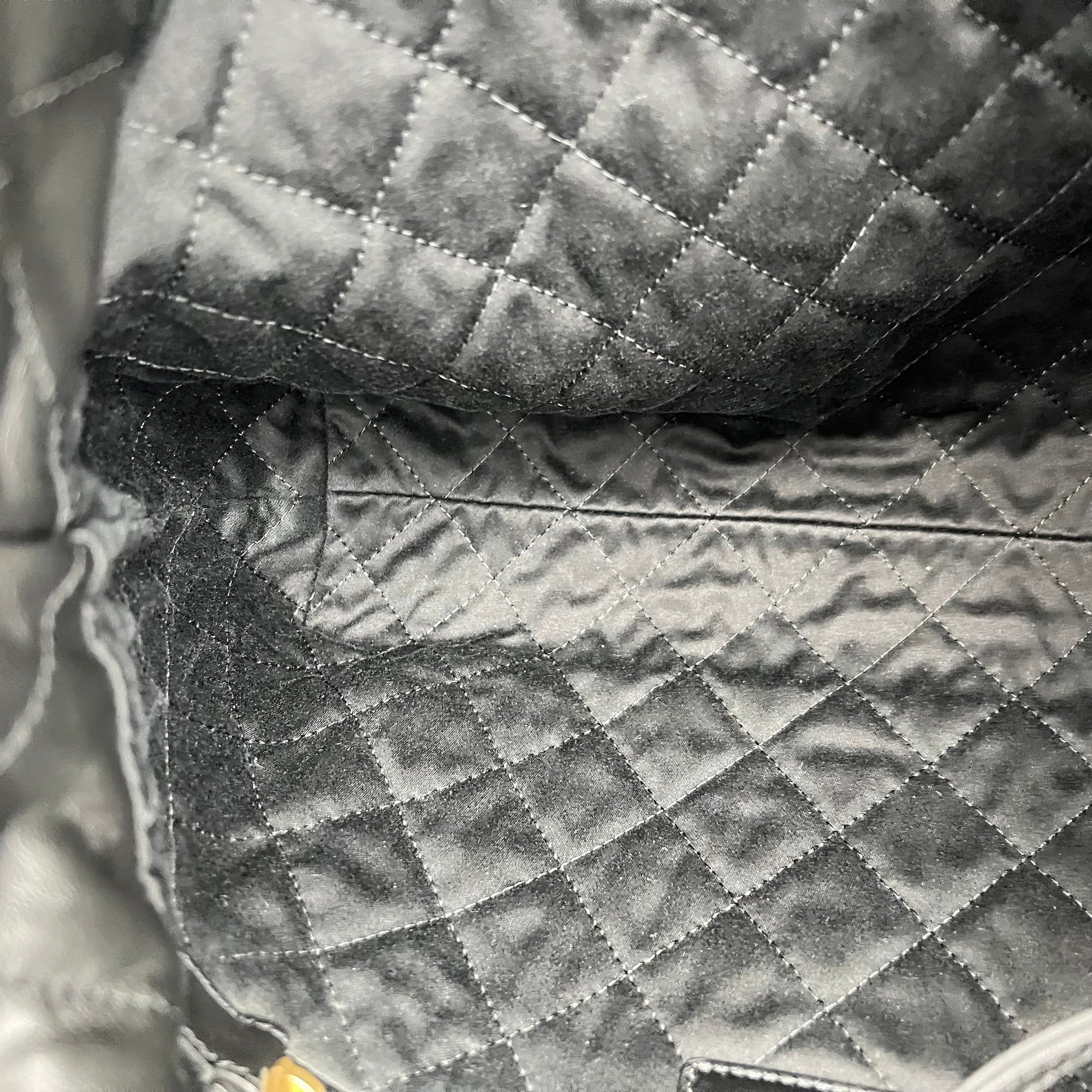 22 Tote Tote Bag Small Black in Calfskin, Gold hardware - Image 11