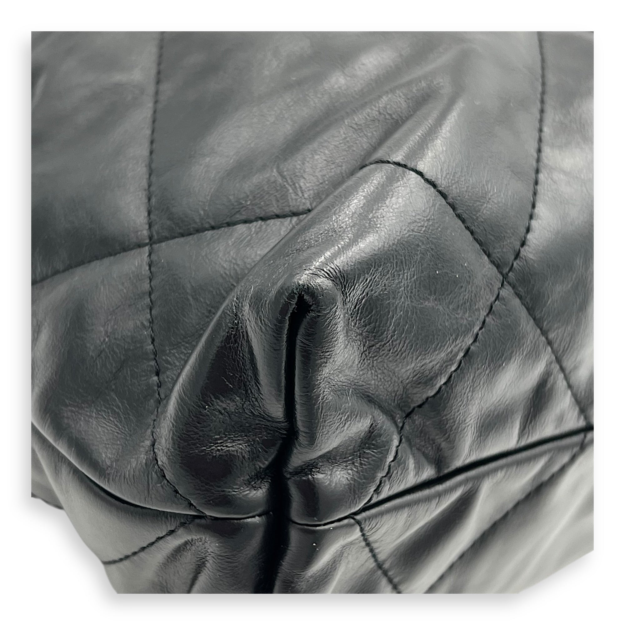 22 Tote Tote Bag Small Black in Calfskin, Gold hardware - Image 7