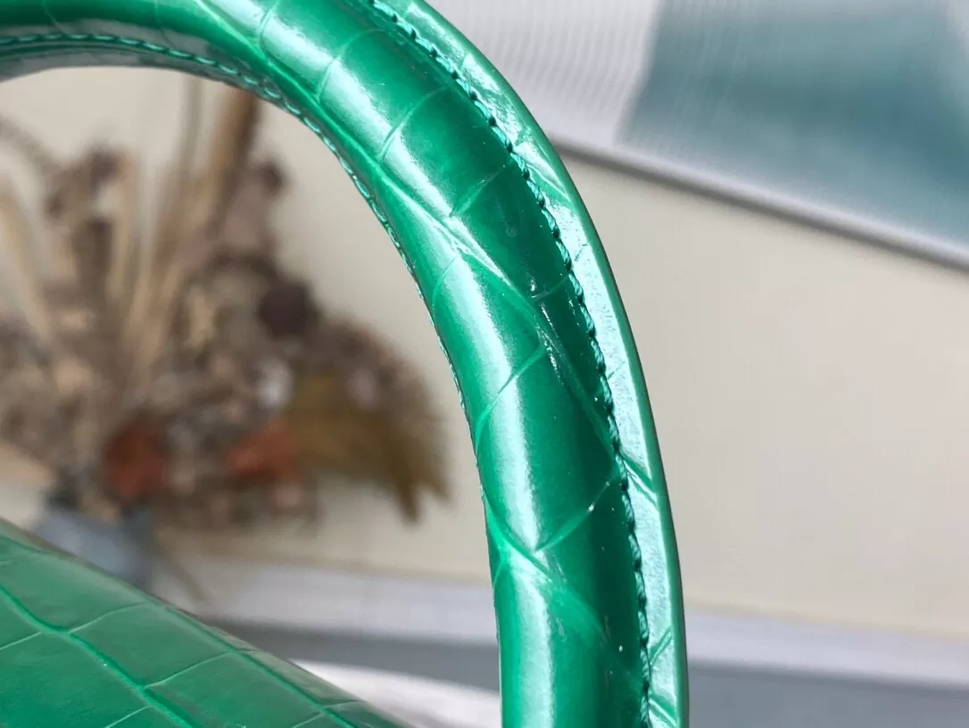 Capucines BB Crocodilien Brillant Bag - Image 11