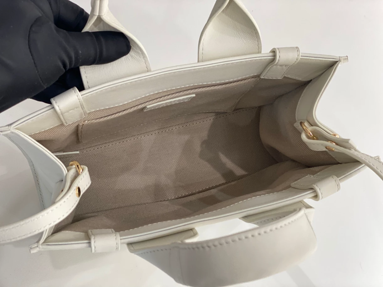 Chloé Small Woody Tote Bag Smooth Calfskin With Chloé Logo - MB013 - Image 5