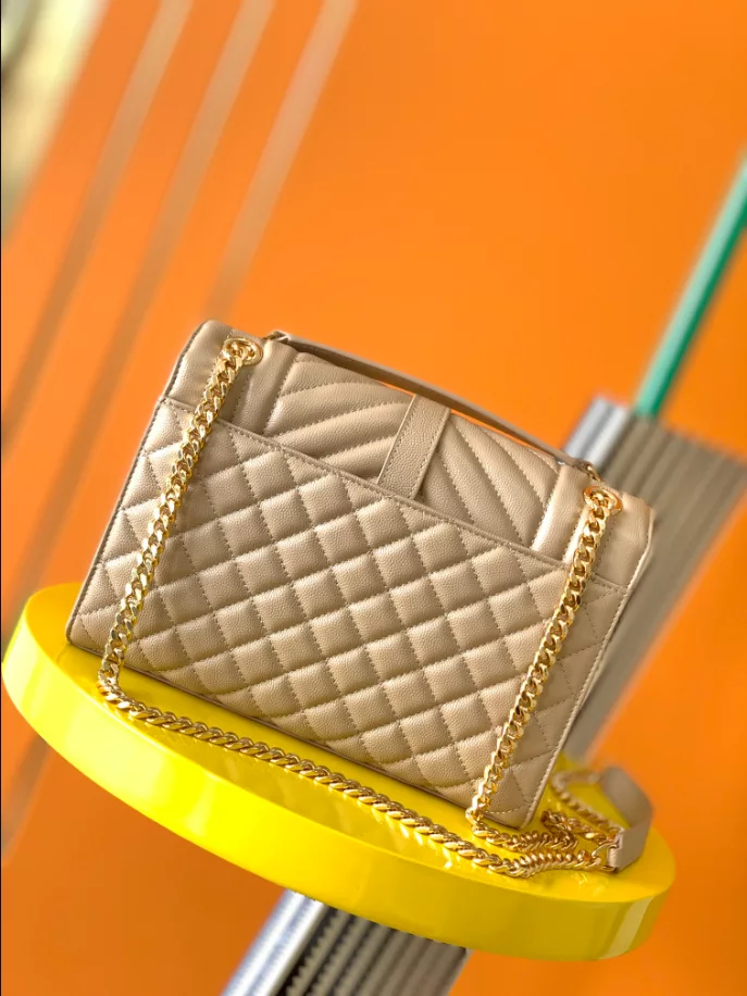 Envelope Medium in Quilted Grain de Poudre Embossed Leather bag - Image 4