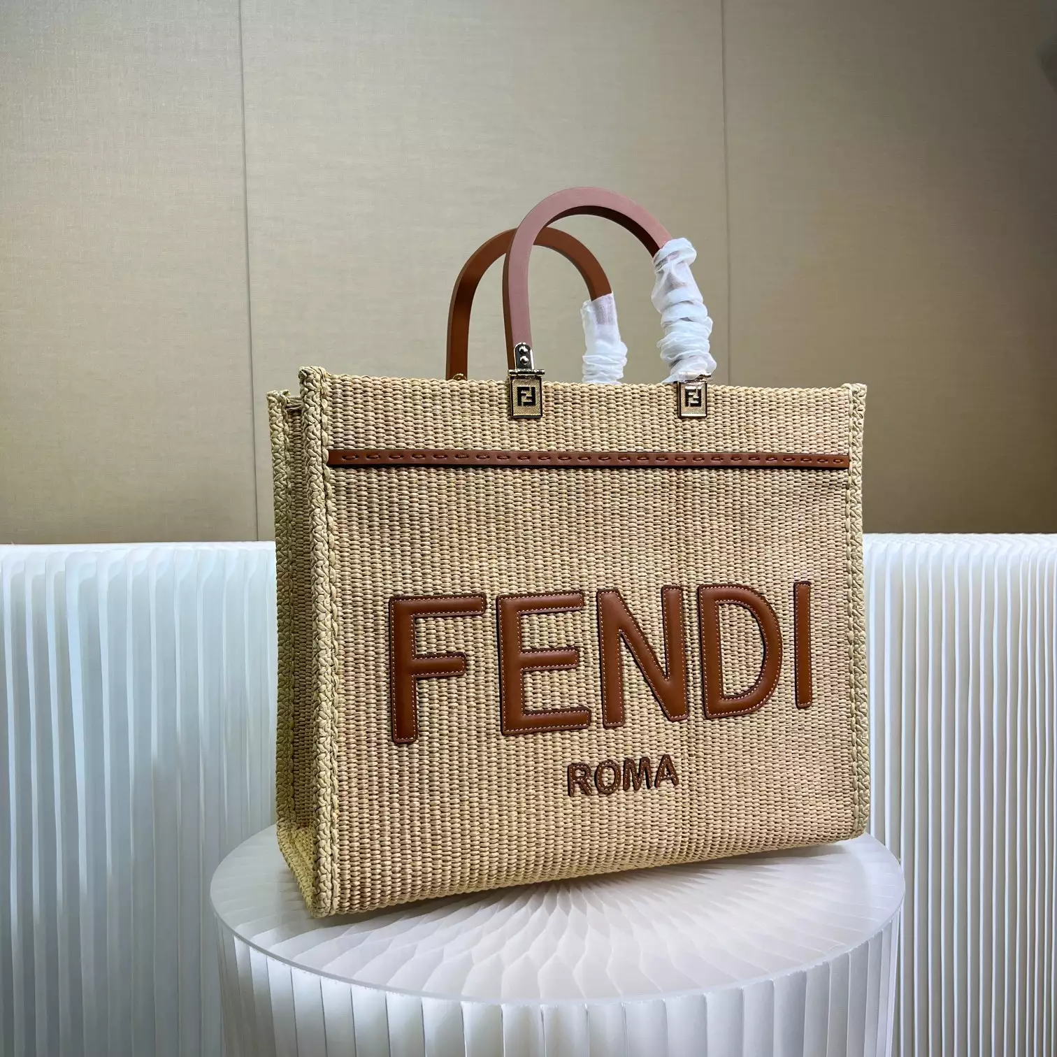 Fendi Sunshine Medium Shopper in Natural Straw - Repbags.ru - Image 4