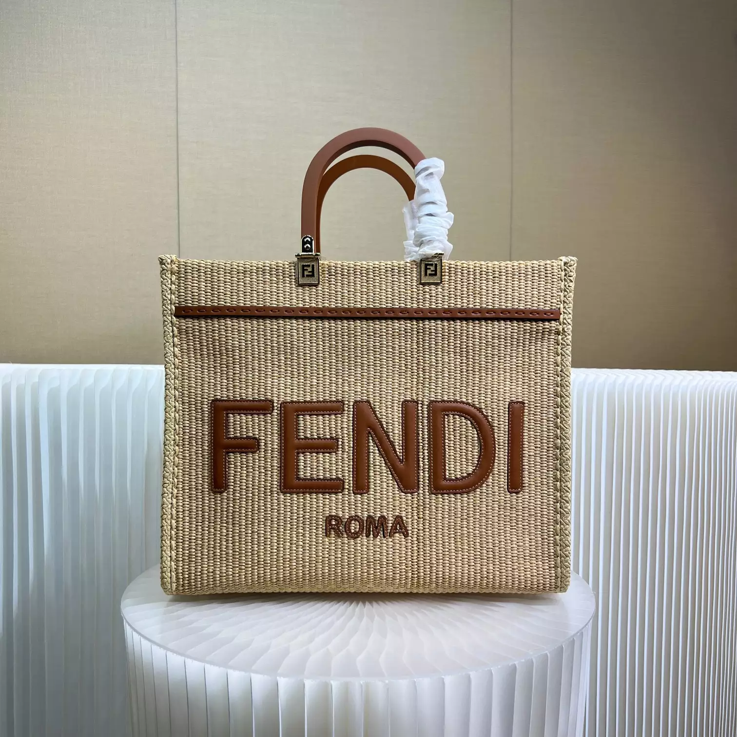 Fendi Sunshine Medium Shopper in Natural Straw - Repbags.ru - Image 3