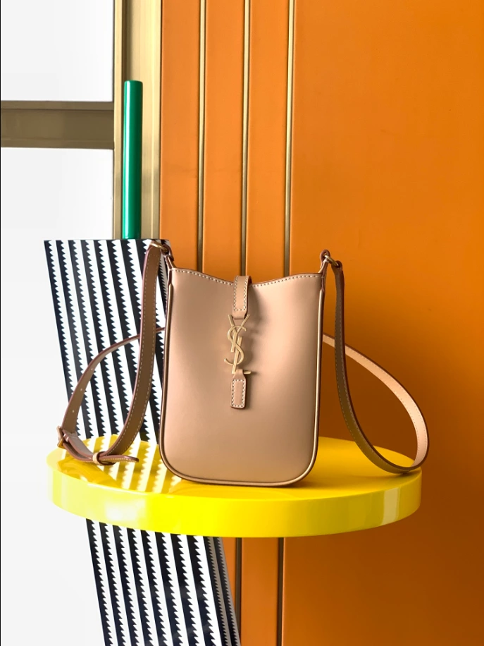 LE 5 À 7 Vertical in Smooth Leather bag - Image 3