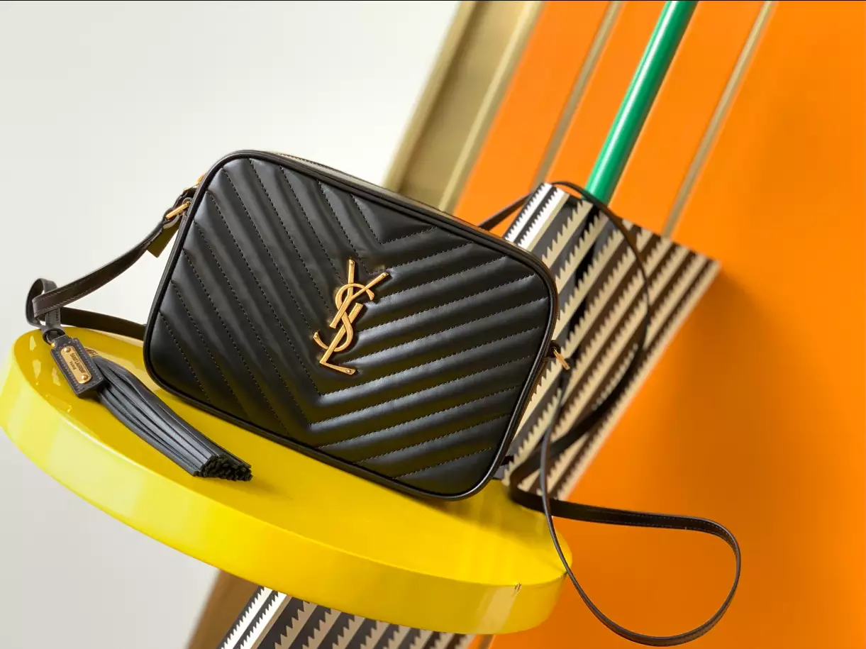 Lou in Quilted Leather camera bag - Image 3