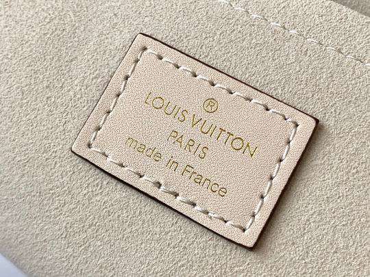 Louis Vuitton Locky BB Crème Beige - Image 10