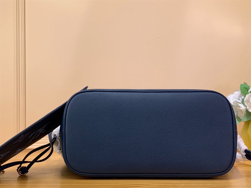 Louis Vuitton Neverfull MM Tote Bag - Image 7