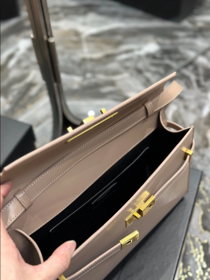 Manhattan Small Shoulder Bag in Box Saint Laurent - Image 4