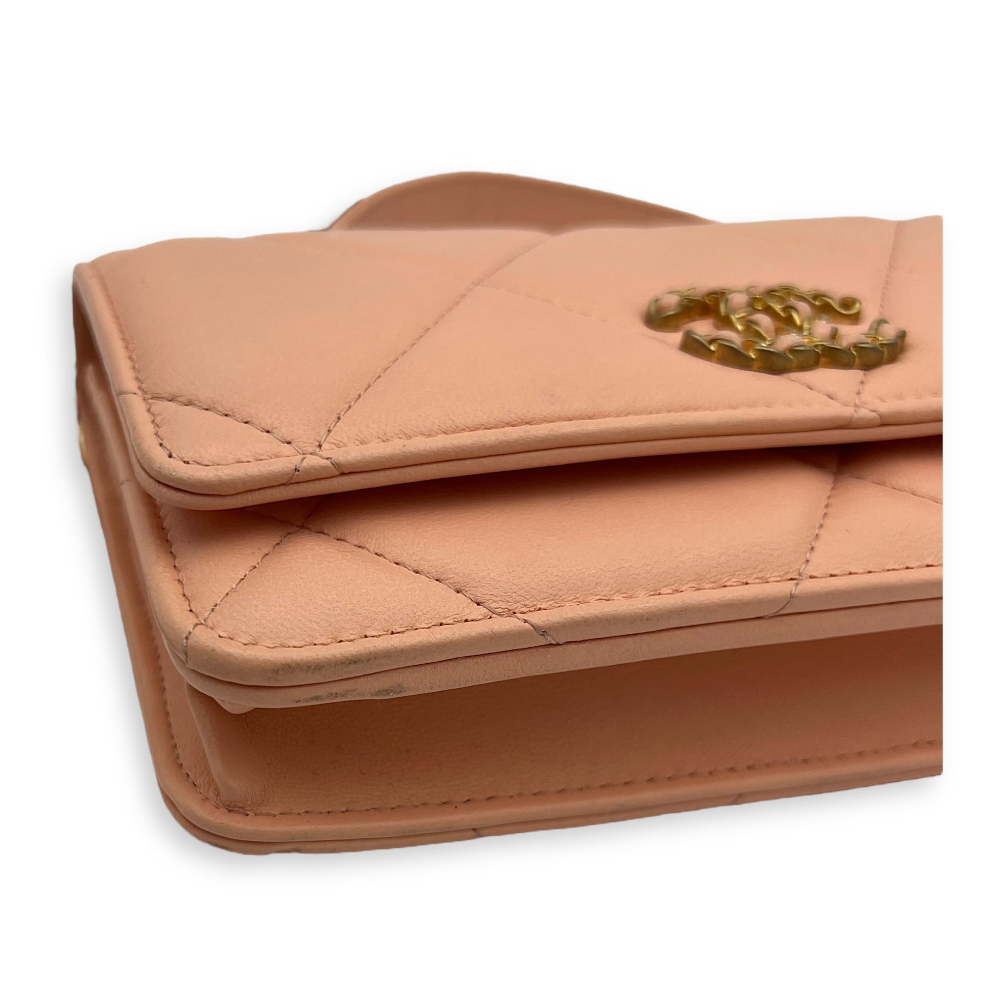 C19 Wallet On Chain Peach in Lambskin, Mixed hardware - Image 12