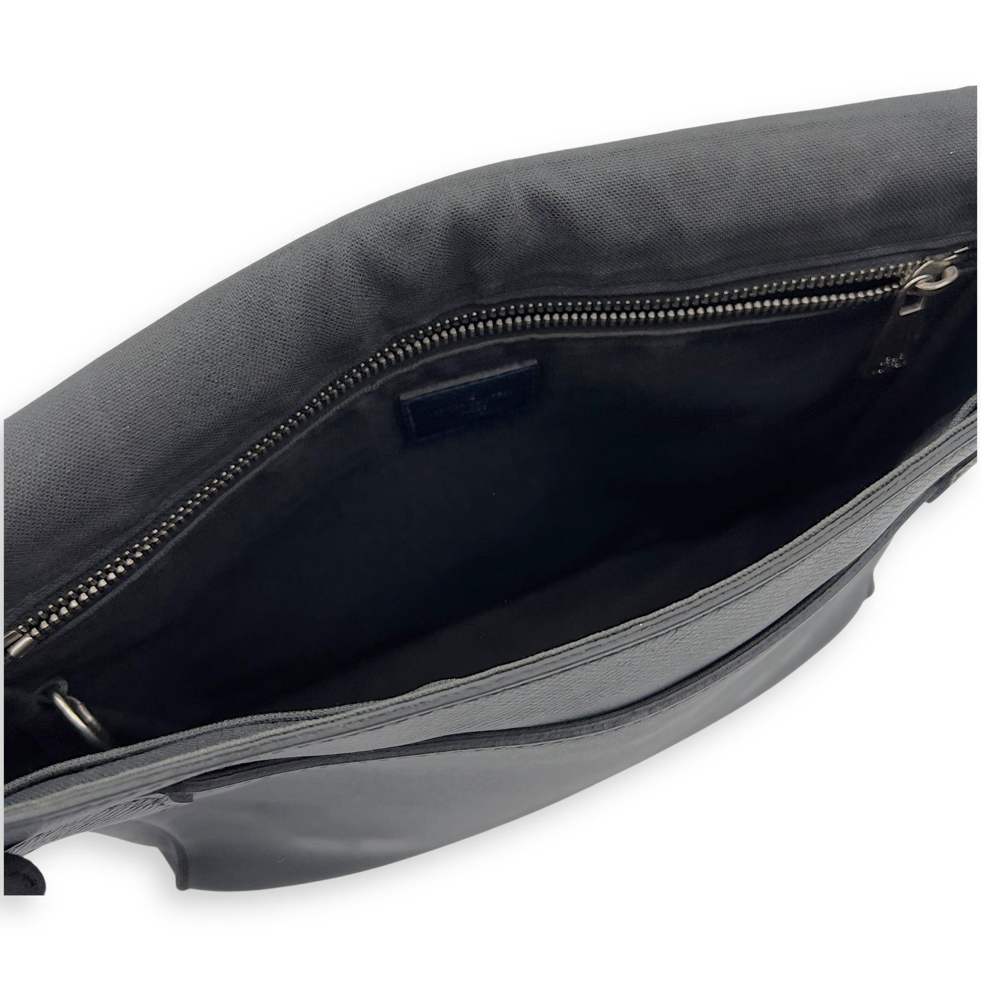 Taiga Messenger Black in Calfskin, Silver hardware - Image 4