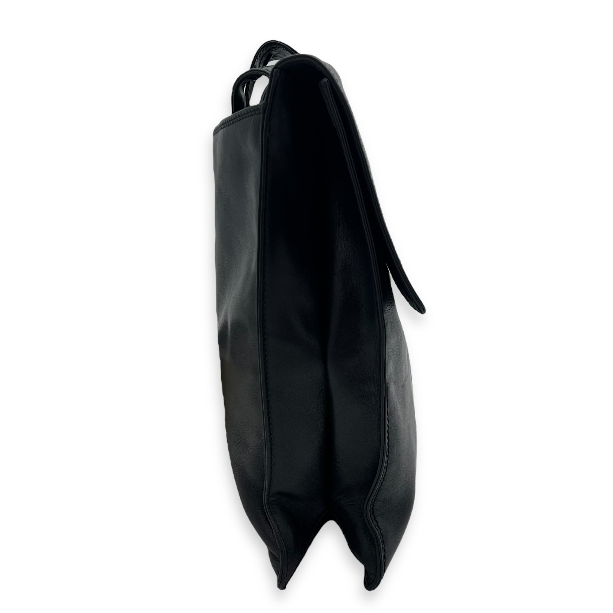 Vintage CC Black Crossbody Bag in Calfskin, Gold hardware - Image 4