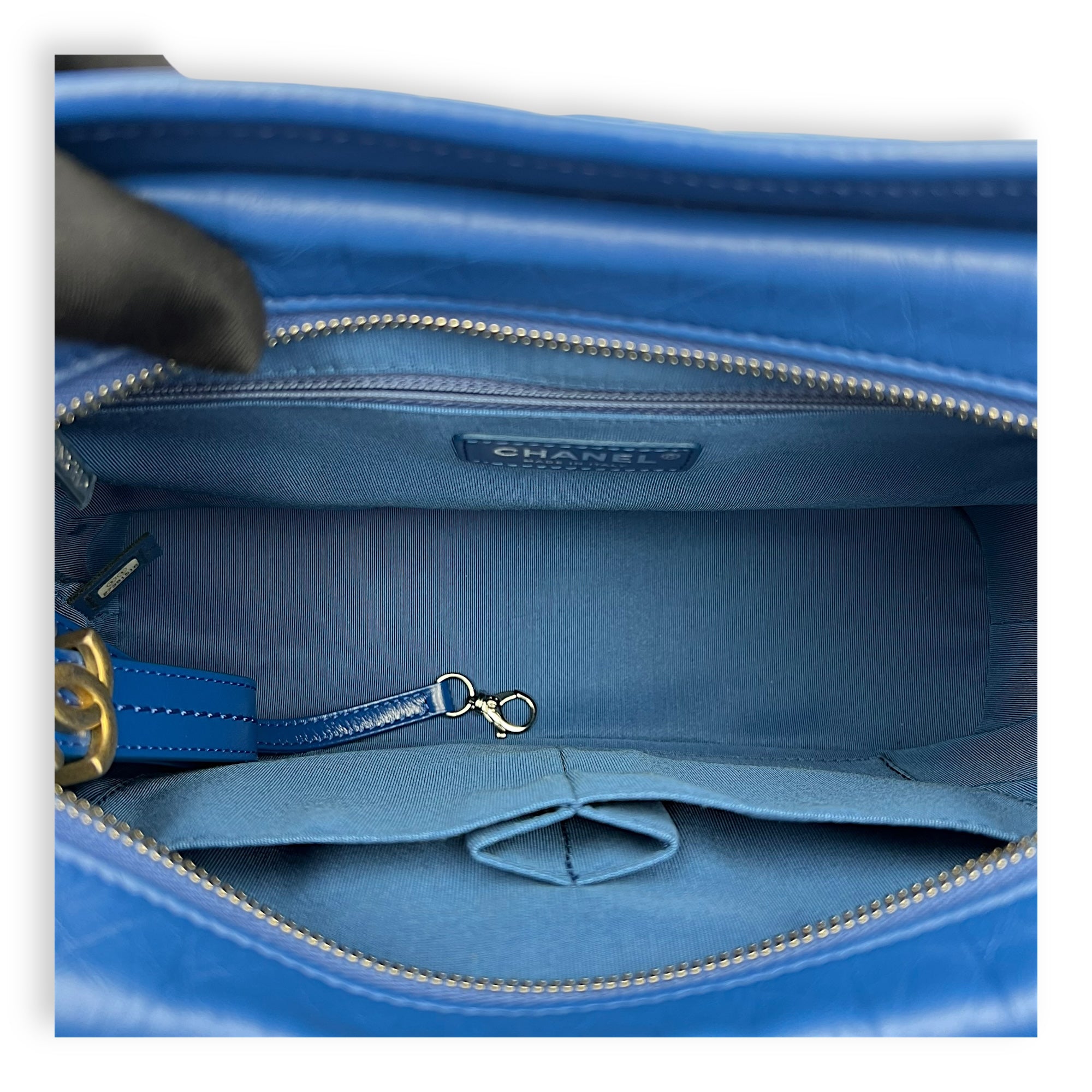 Gabrielle Shoulder Bag Medium Blue in Calfskin, Mixed hardware - Image 7