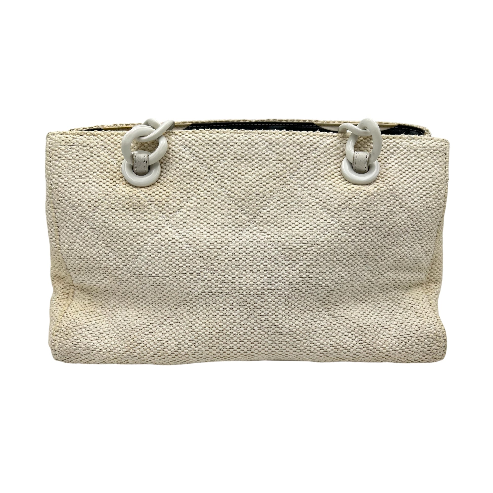 CC White Shoulder Bag in Raffia, Resin hardware - Image 3