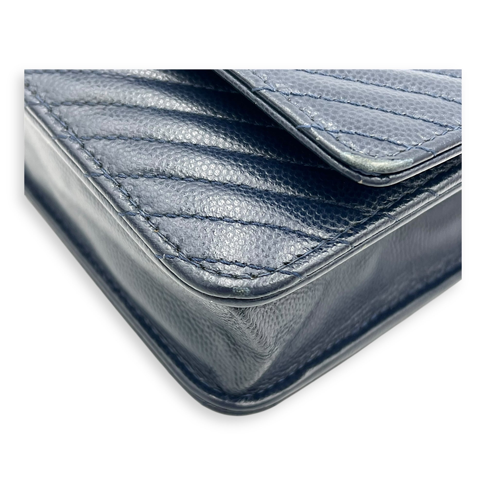 Chevron Wallet On Chain Blue in Caviar Leather, Silver hardware - Image 7
