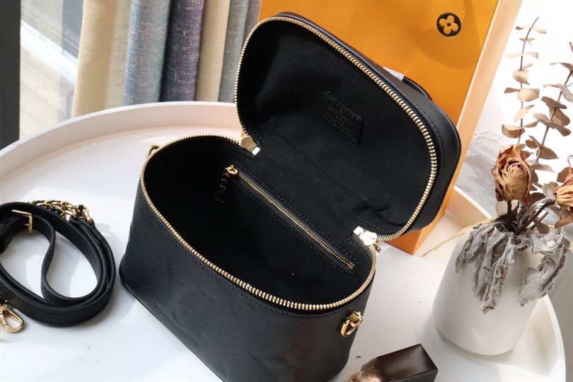 Vanity PM Other Monogram Canvas - LB210 - Image 9