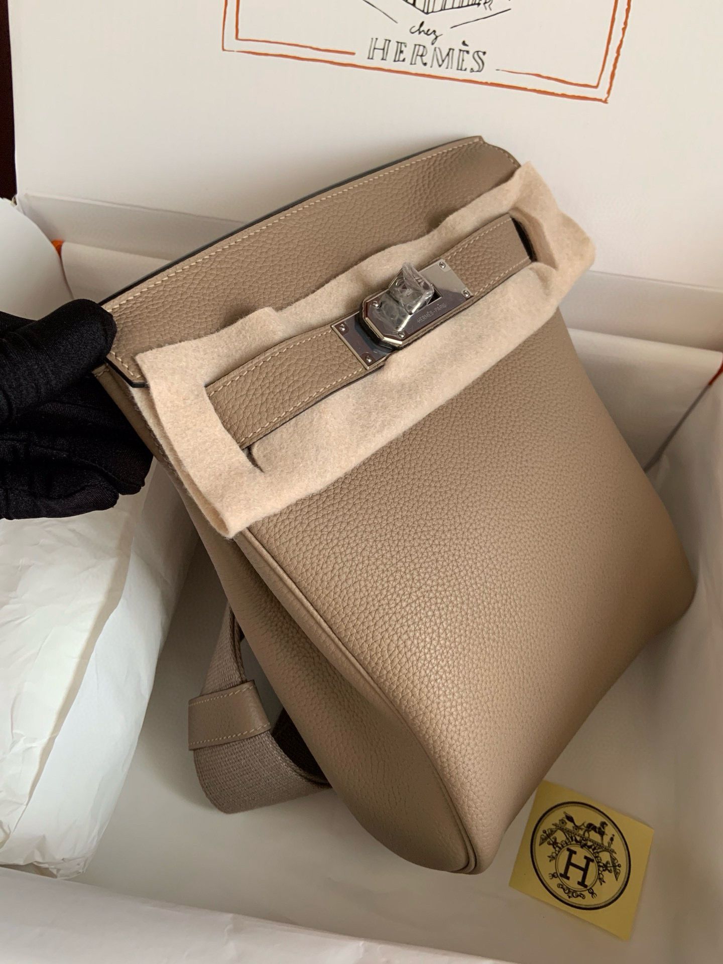 Hermes Hac a Dos PM Backpack in Tourterelle Clemence Leather - Image 5