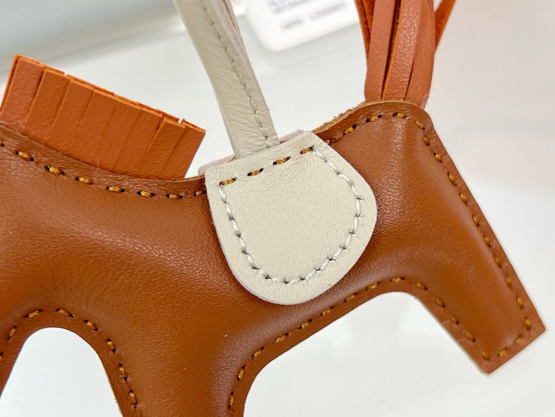 Hermes Rodeo PM Bag Charm in Gold and Craie Milton Lambskin - Image 5