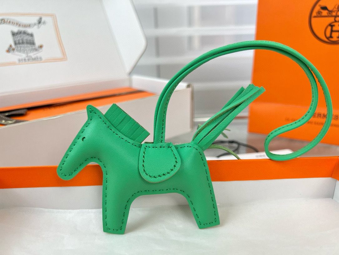 Hermes Rodeo PM Bag Charm in Vert Comics Lambskin - Image 4