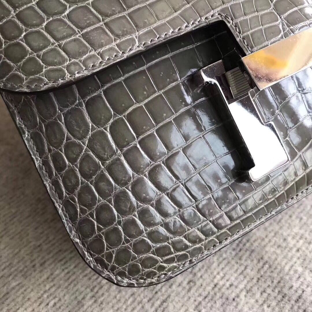 Hermes Constance 24 Handmade Bag In Grey Niloticus Crocodile - Image 4
