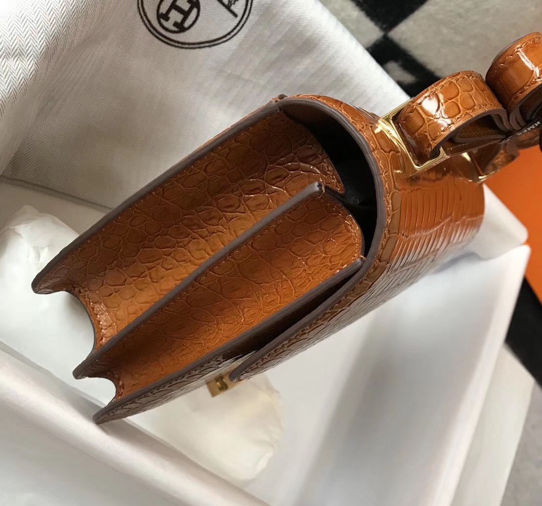 Hermes Constance 24cm Bag In Brown Embossed Crocodile - Image 5