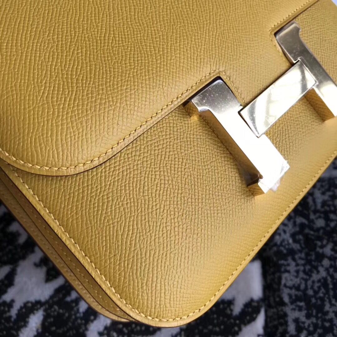 Hermes Constance 24 Handmade Bag In Jaune Epsom Leather - Image 4