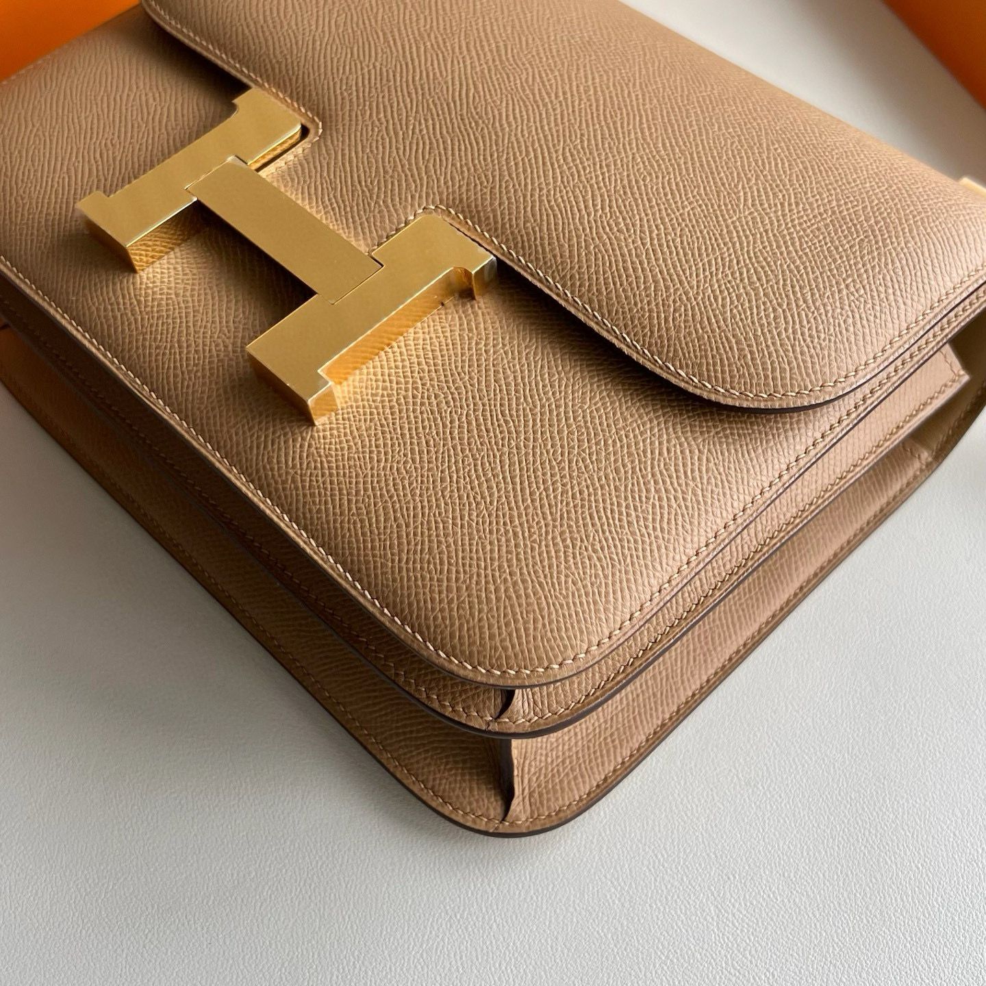 Hermes Constance 24 Handmade Bag in Chai Epsom Calfskin - Image 3