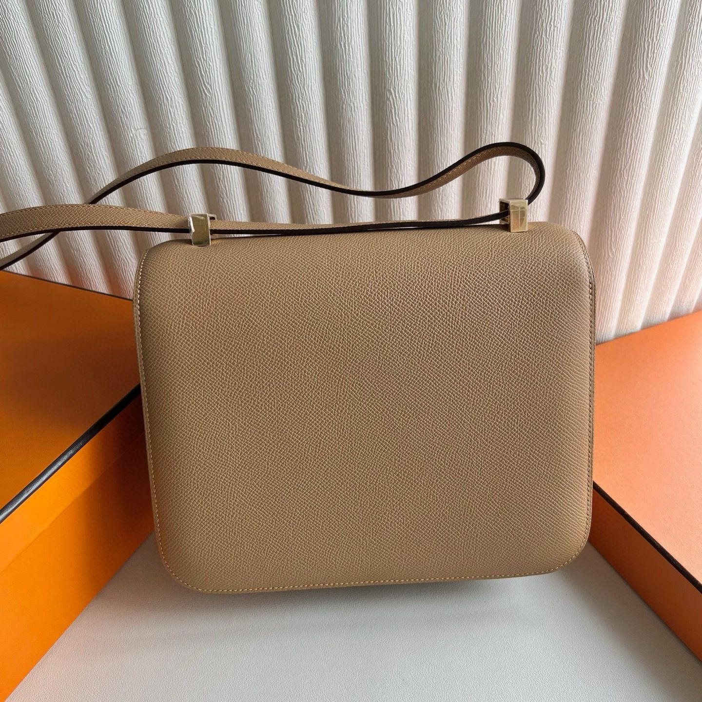 Hermes Constance 24 Handmade Bag in Chai Epsom Calfskin - Image 5