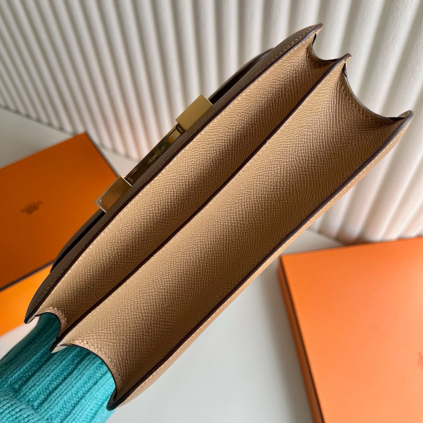 Hermes Constance 24 Handmade Bag in Chai Epsom Calfskin - Image 9