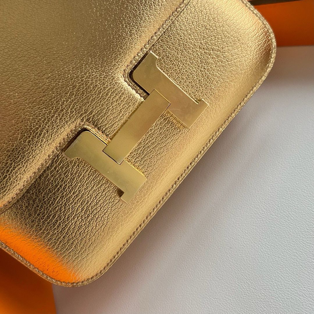 Hermes Constance 1-18 Mirror Bag in Dore Metallic Chevre Mysore Leather - Image 3