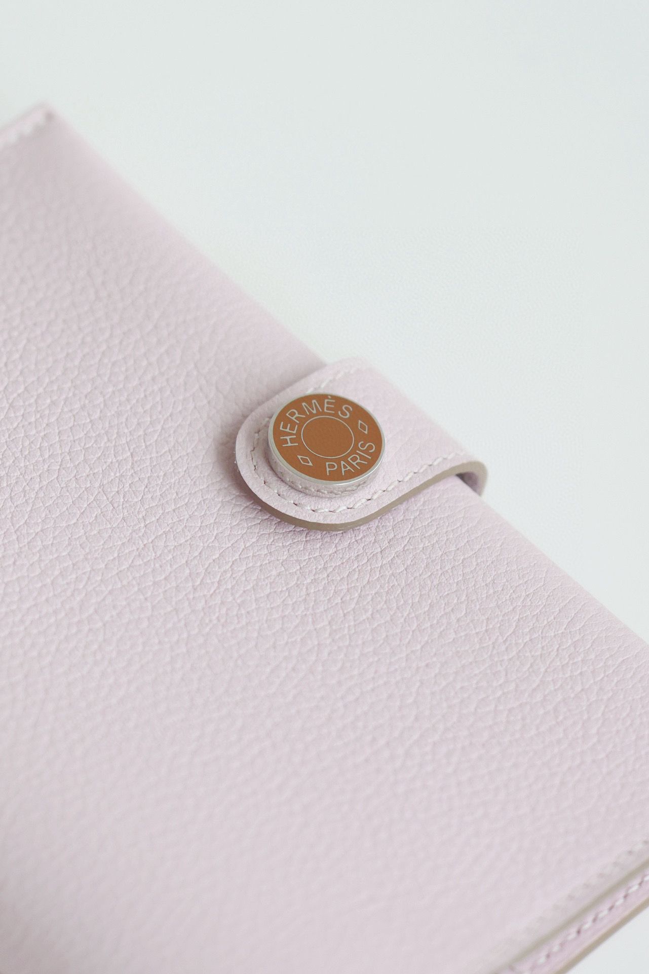 Hermes R.M.S Passport Holder in Mauve Pale Evercolor Calfskin - Image 8