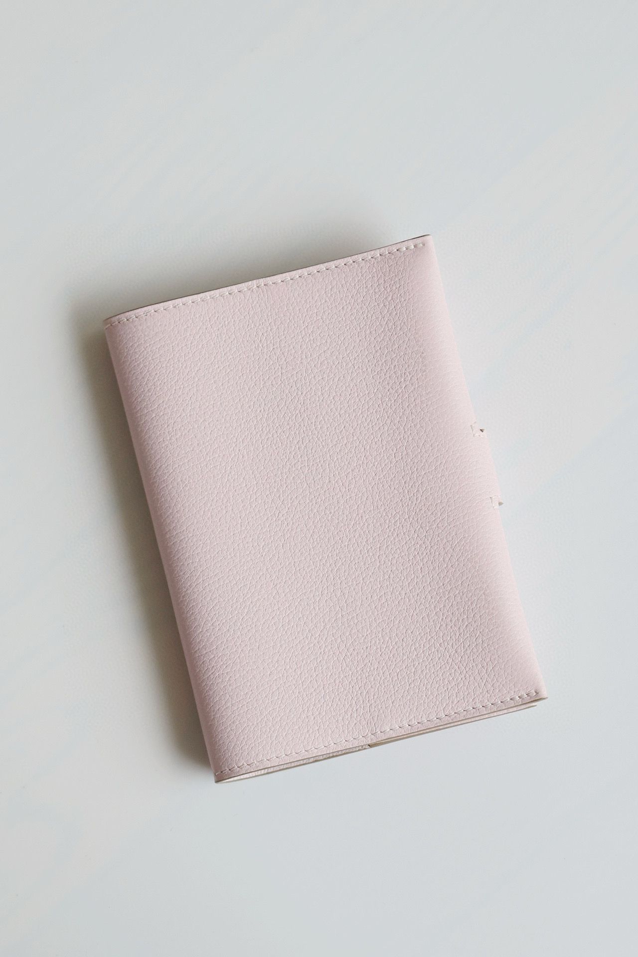Hermes R.M.S Passport Holder in Mauve Pale Evercolor Calfskin - Image 9