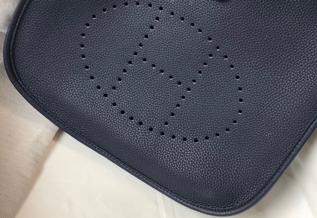 Hermes Evelyne III 29 PM Bag In Dark Blue Clemence Leather - Image 8