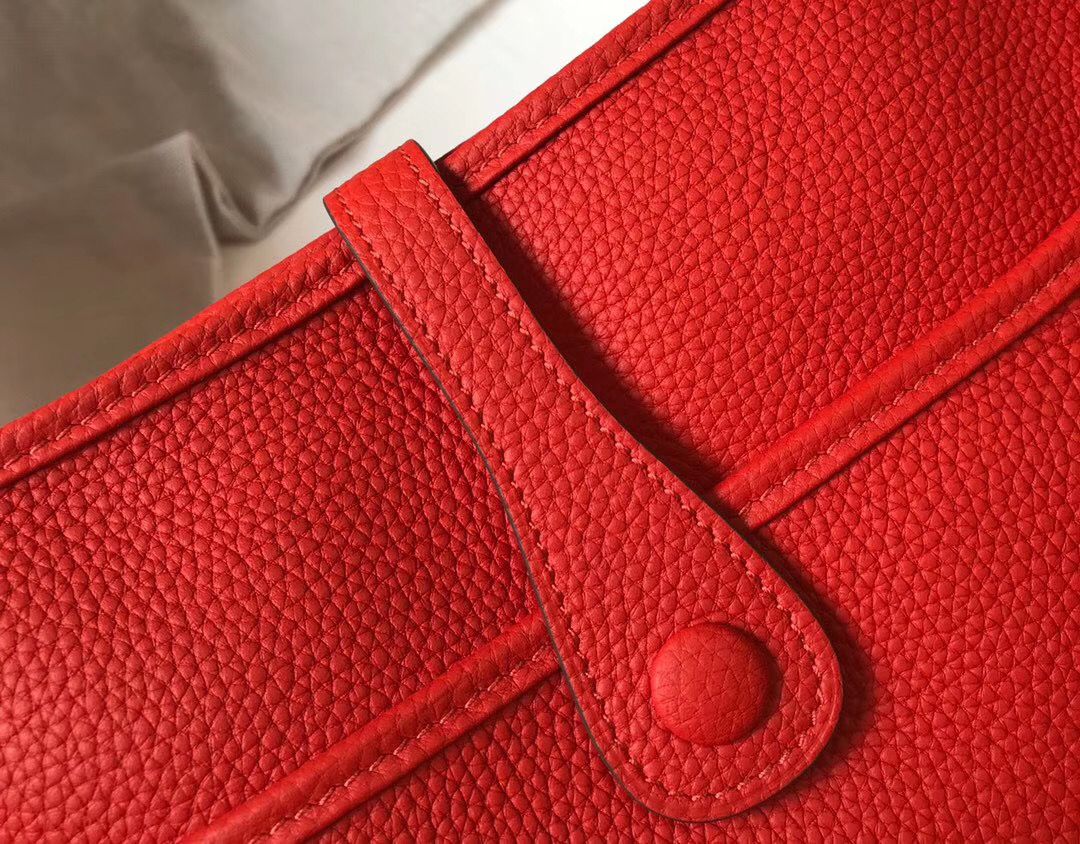 Hermes Evelyne III 29 PM Bag In Red Clemence Leather - Image 5