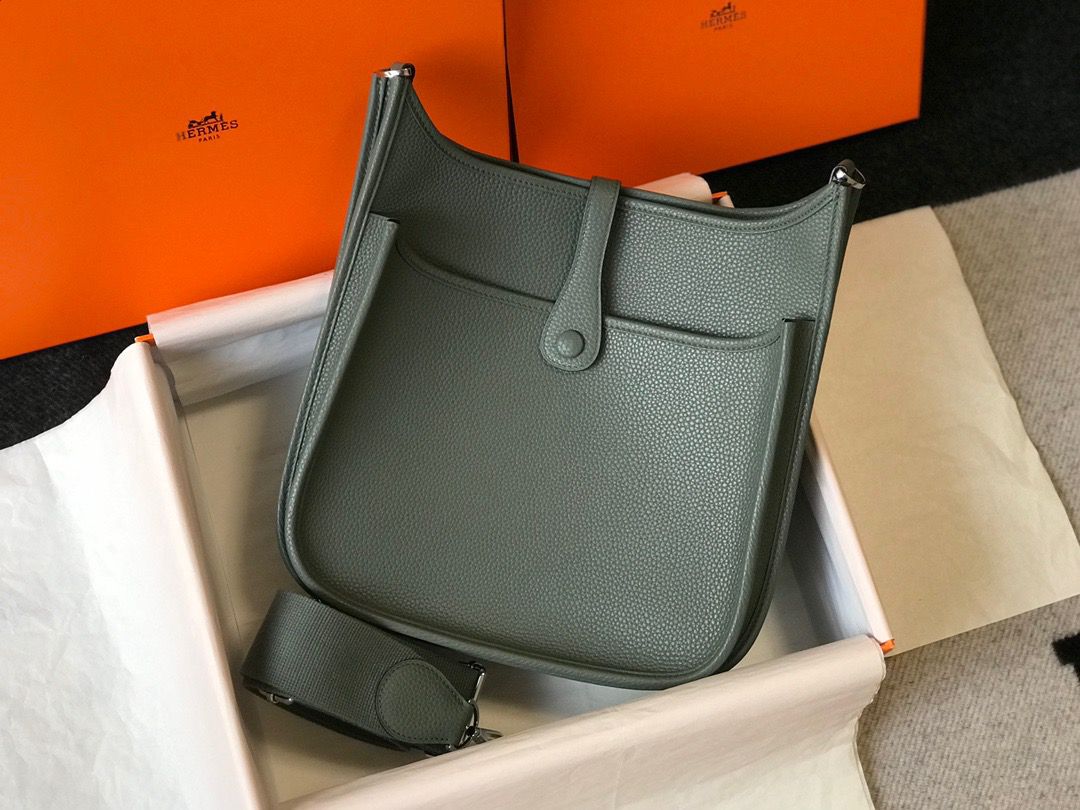 Hermes Evelyne III 29 PM Bag In Vert Amande Clemence Leather - Image 5