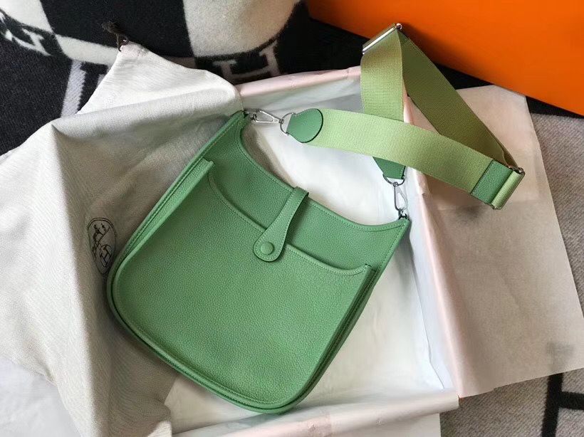 Hermes Evelyne III 29 PM Bag In Vert Criquet Clemence Leather - Image 3
