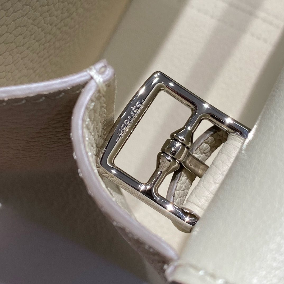 Hermes Halzan 25 Bag in Craie Clemence Leather - Image 7