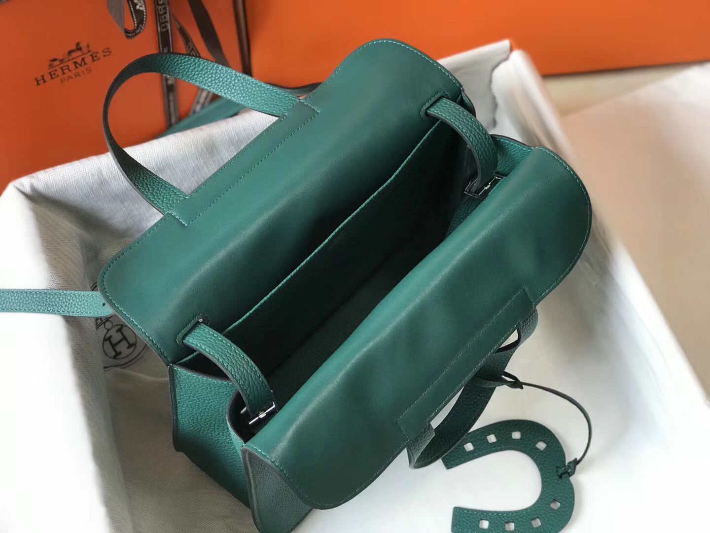 Hermes Halzan 31cm Bag In Malachite Clemence Leather - Image 9