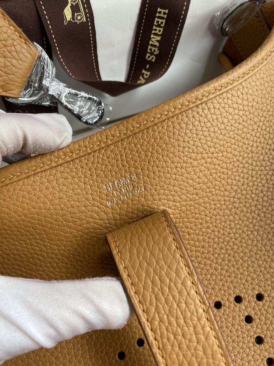 Hermes Evelyne III PM 29 Handmade Bag in Biscuit Clemence Leather - Image 7