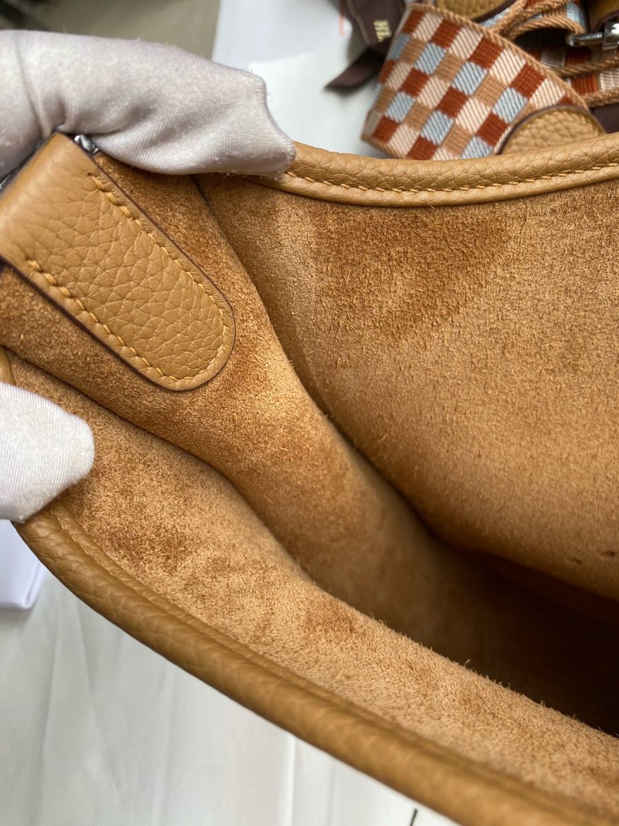 Hermes Evelyne III PM 29 Handmade Bag in Biscuit Clemence Leather - Image 10