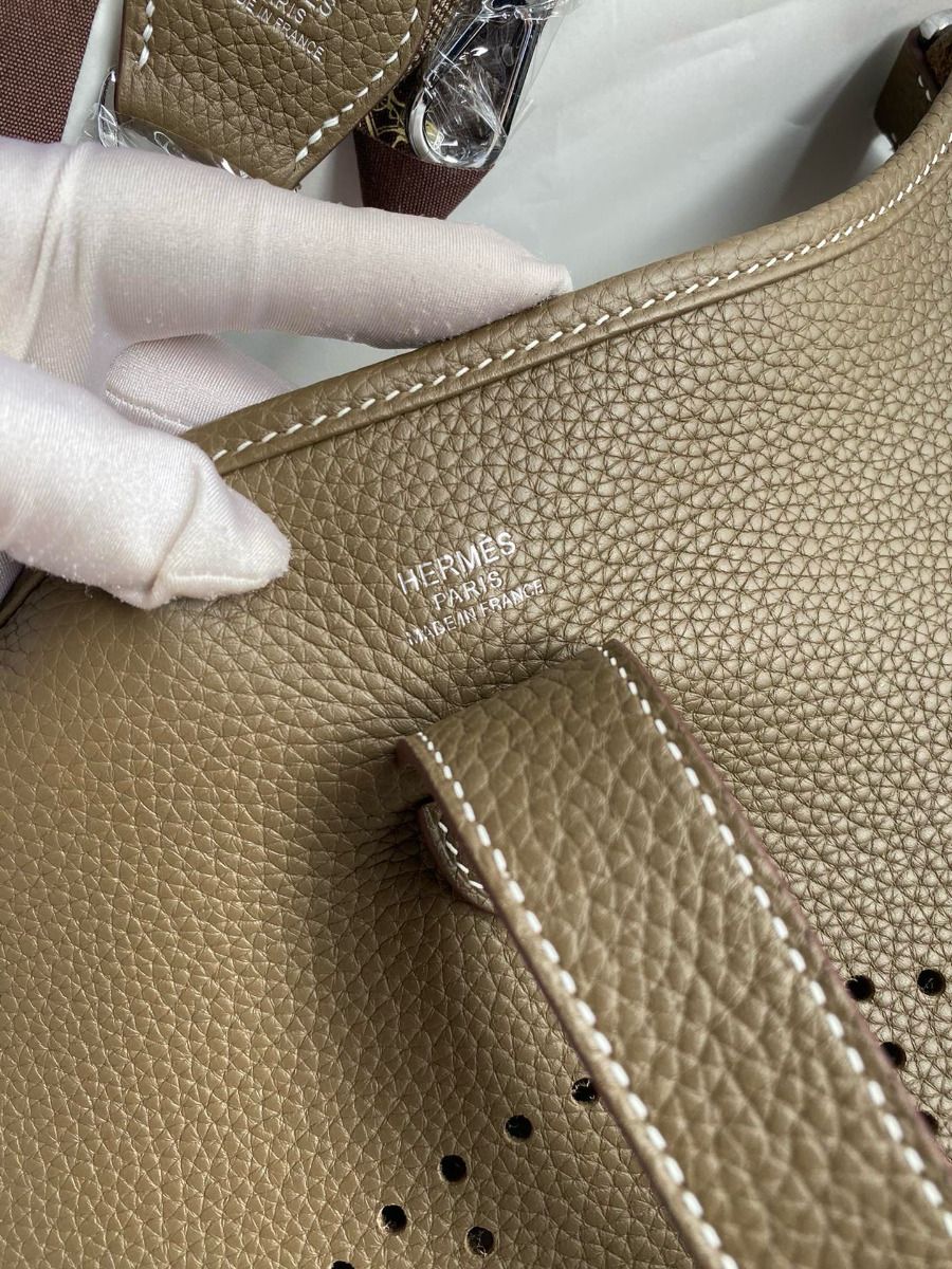Hermes Evelyne III PM 29 Handmade Bag in Taupe Clemence Leather - Image 6