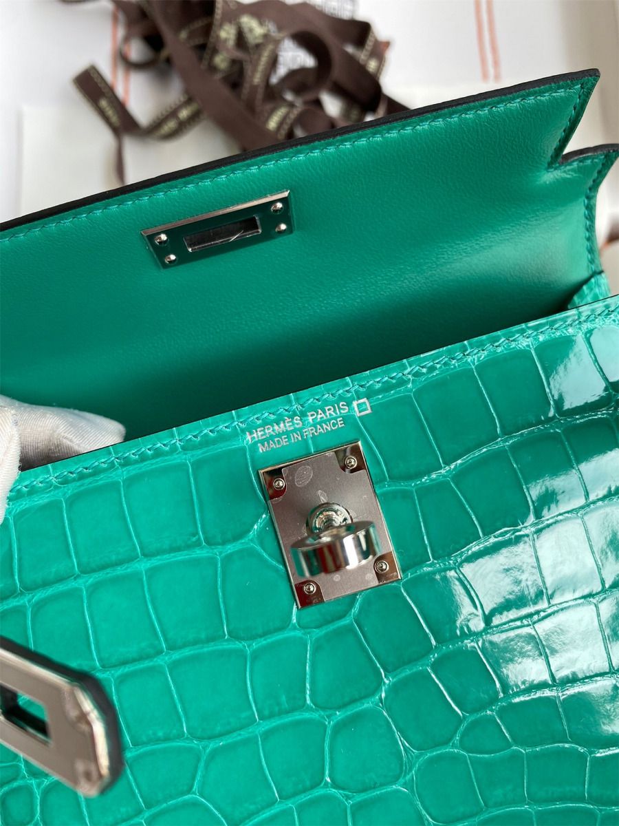 Hermes Kelly Mini II Sellier Handmade Bag In Vert Jude Shiny Alligator Leather - Image 9