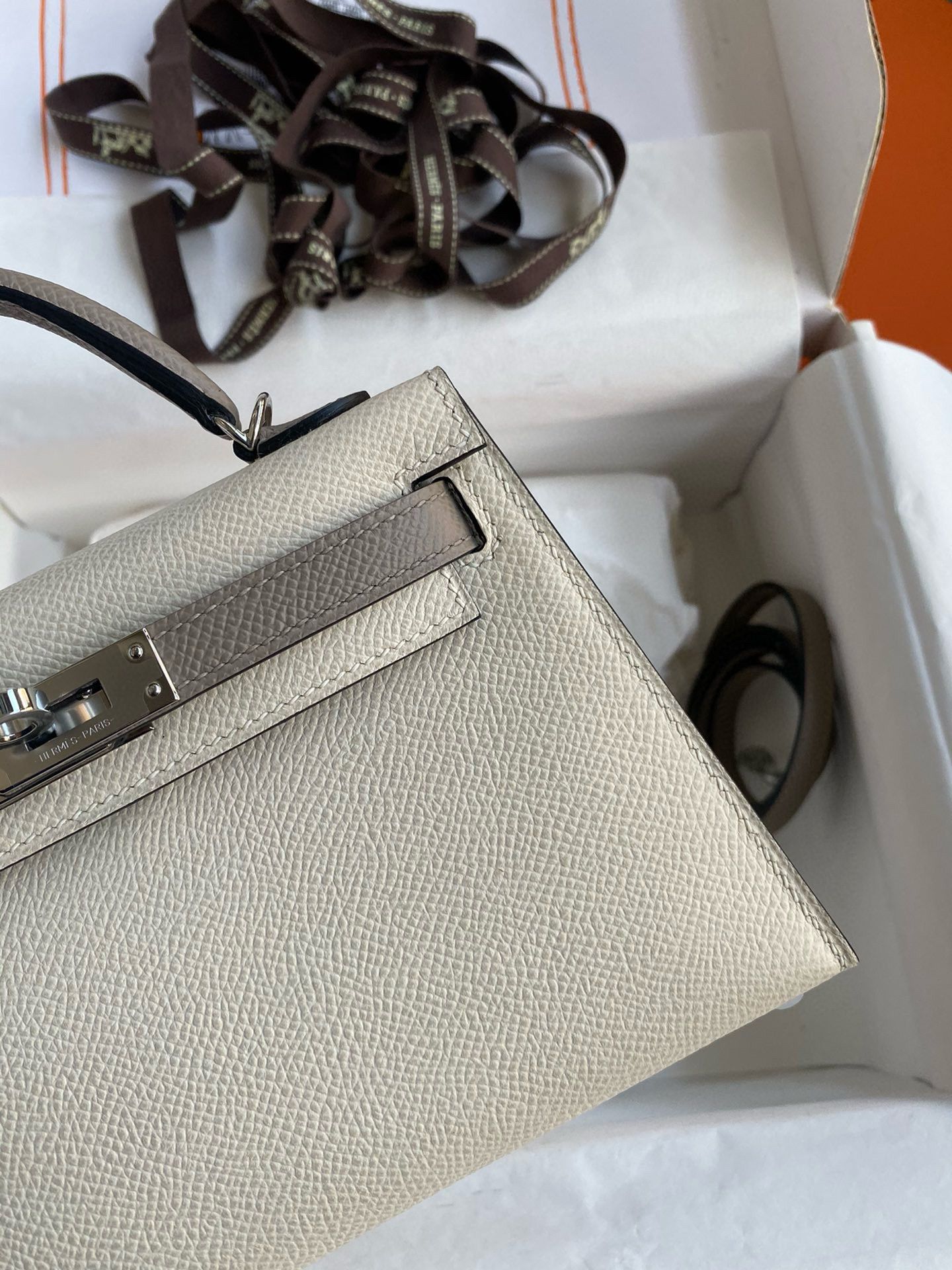 Hermes Kelly Mini II Sellier Bicolor Handmade Bag in Craie and Gris Asphalt Epsom Calfskin - Image 5