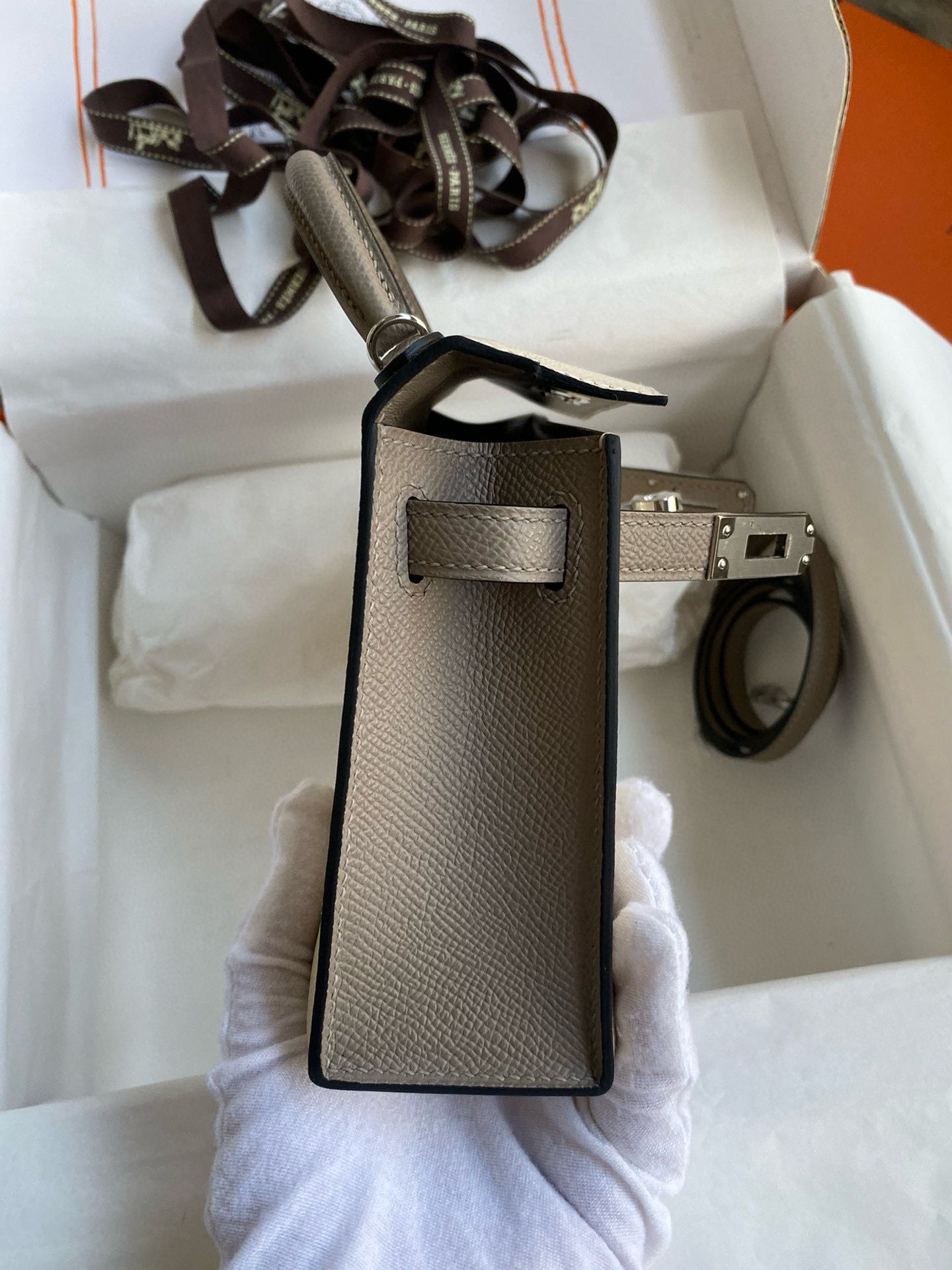 Hermes Kelly Mini II Sellier Bicolor Handmade Bag in Craie and Gris Asphalt Epsom Calfskin - Image 7