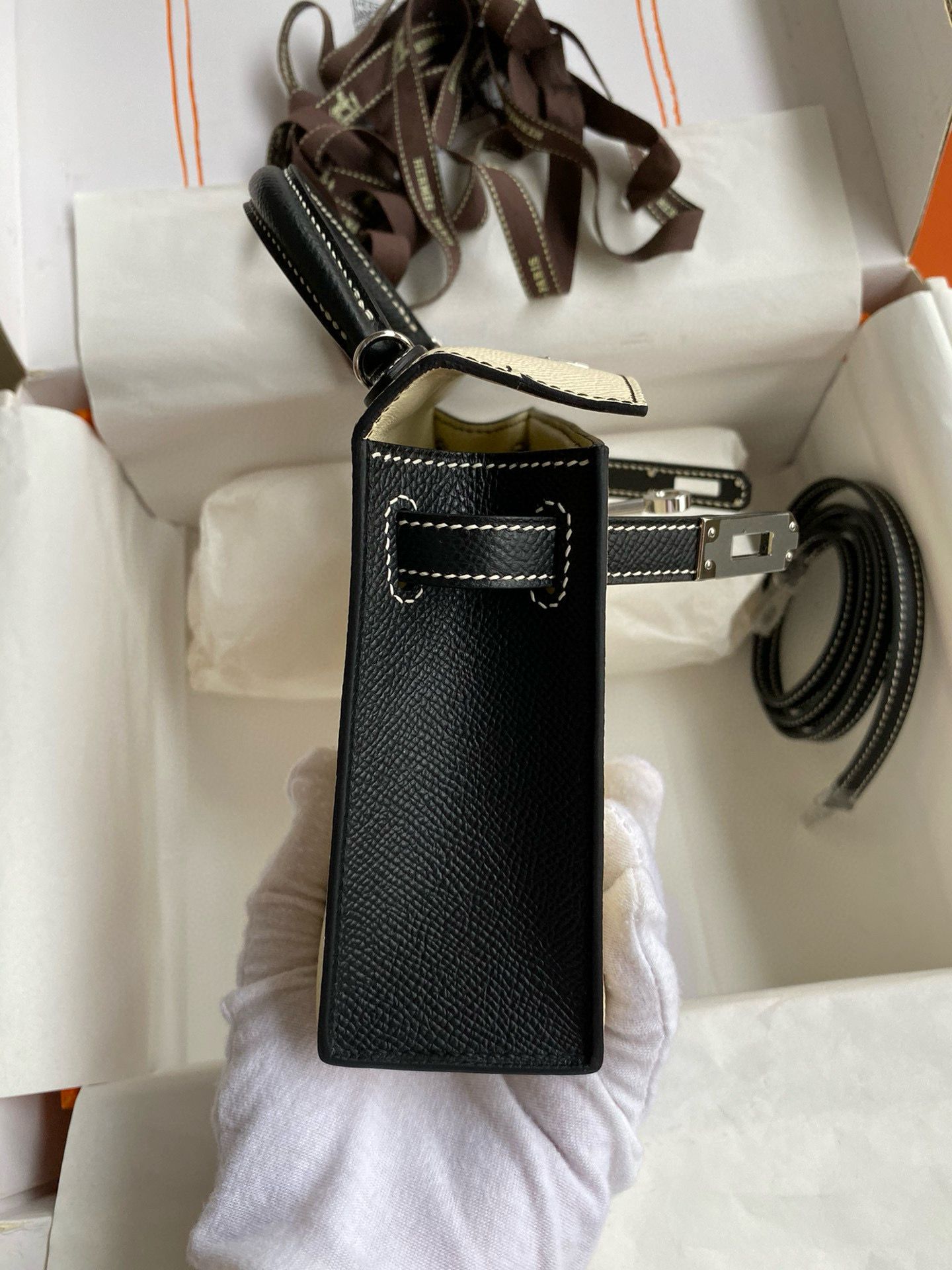 Hermes Kelly Mini II Sellier Bicolor Handmade Bag in Nata and Black Epsom Calfskin - Image 7