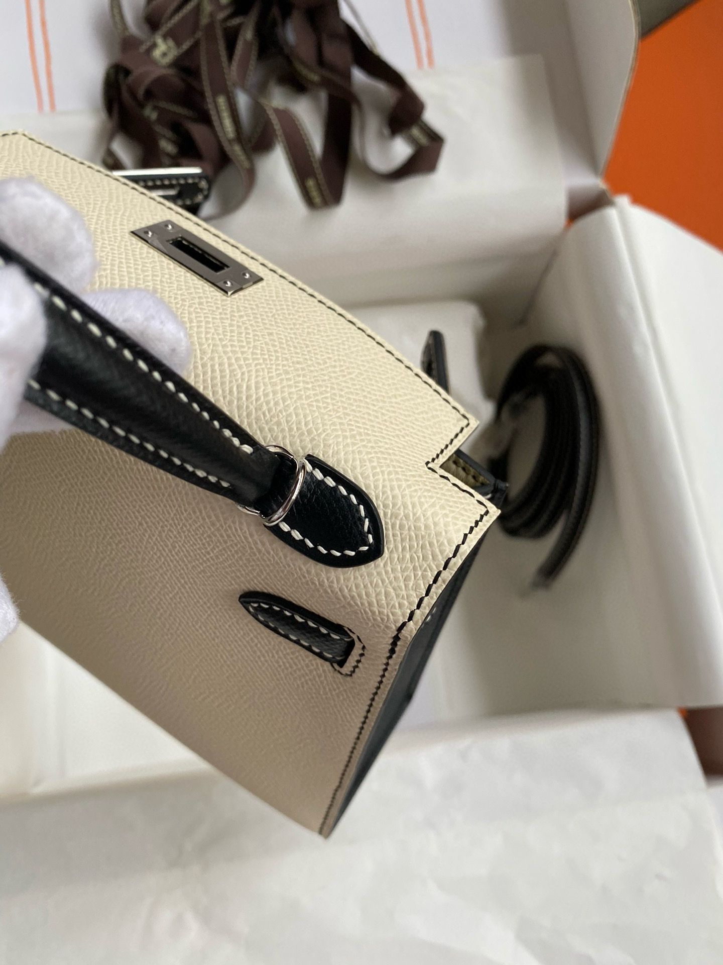 Hermes Kelly Mini II Sellier Bicolor Handmade Bag in Nata and Black Epsom Calfskin - Image 8