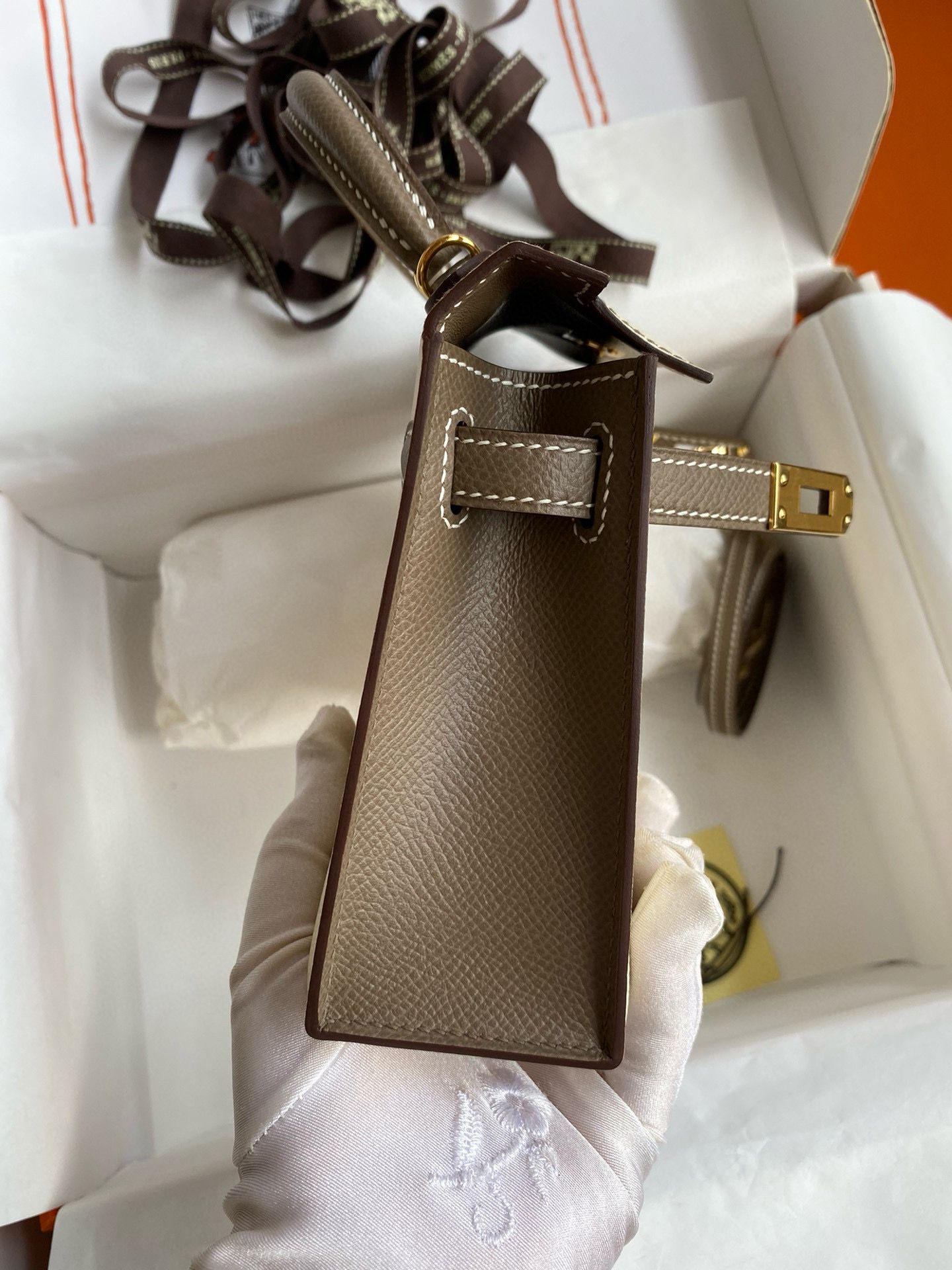 Hermes Kelly Mini II Sellier Bicolor Handmade Bag in Nata and Taupe Epsom Calfskin - Image 7